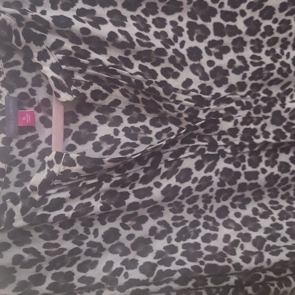 Vince Camuto Graphic Black and Cream Blouse - Picture 5 of 7